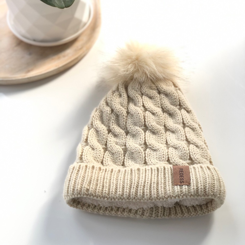 Girls REDESS Sherpa-Lined Cable-Knit Pom Hat - NEW